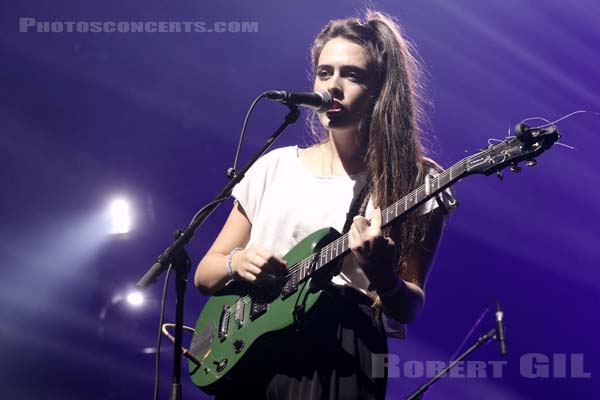 HINDS - 2015-10-31 - PARIS - Grande Halle de La Villette - 